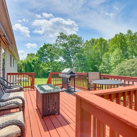Chatham Getaway With Fireplace, Deck And Gas Grill! Exterior foto