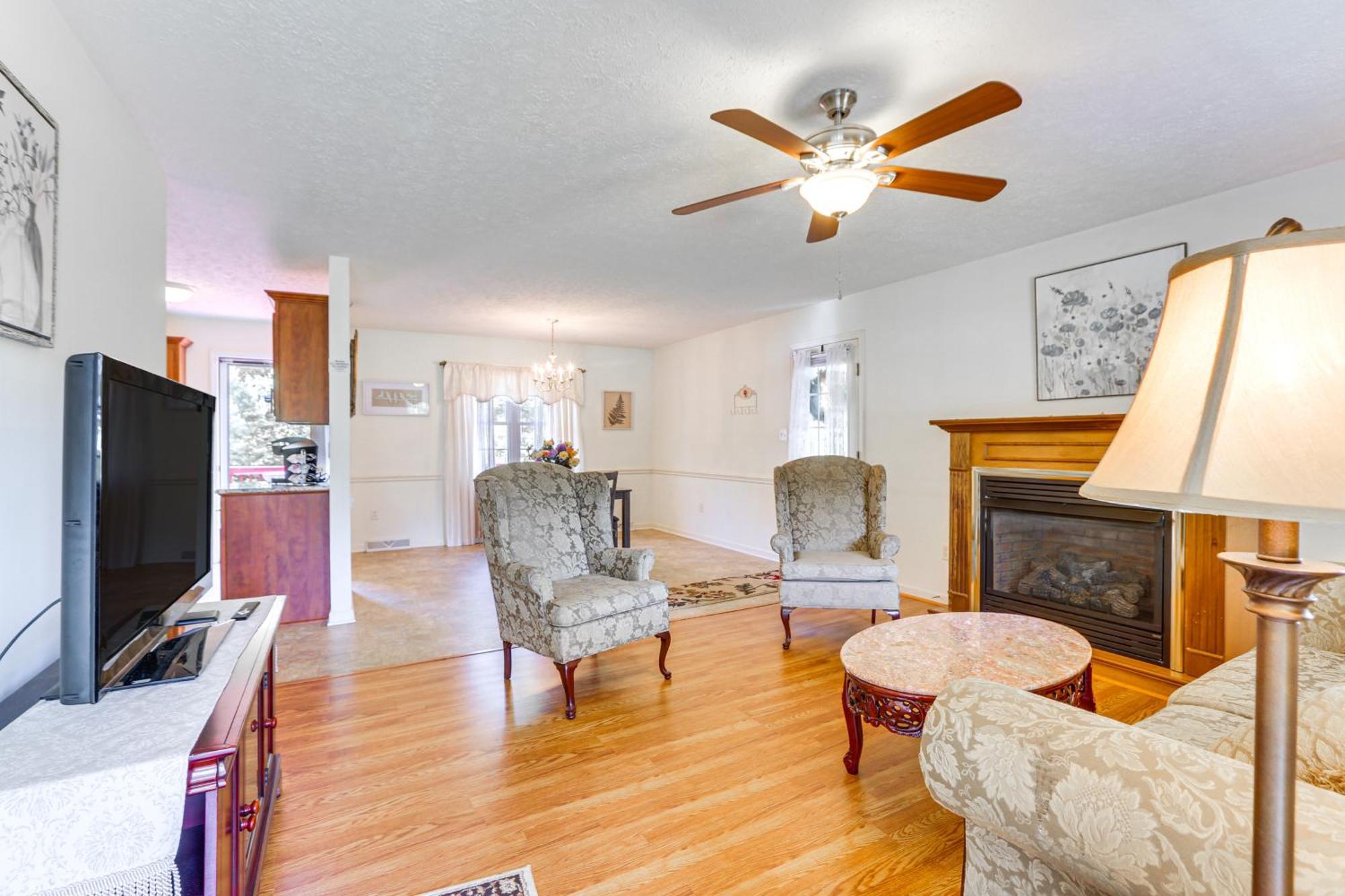 Chatham Getaway With Fireplace, Deck And Gas Grill! Exterior foto