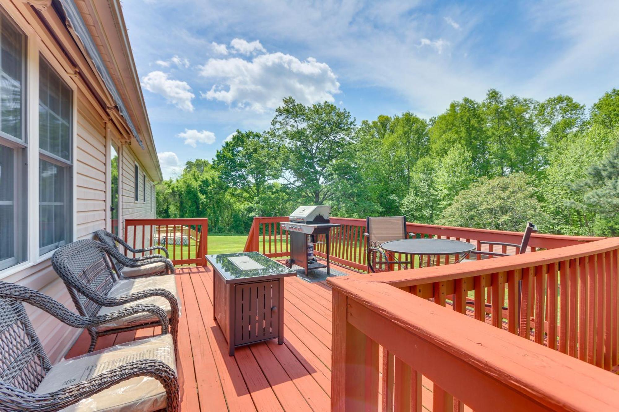 Chatham Getaway With Fireplace, Deck And Gas Grill! Exterior foto