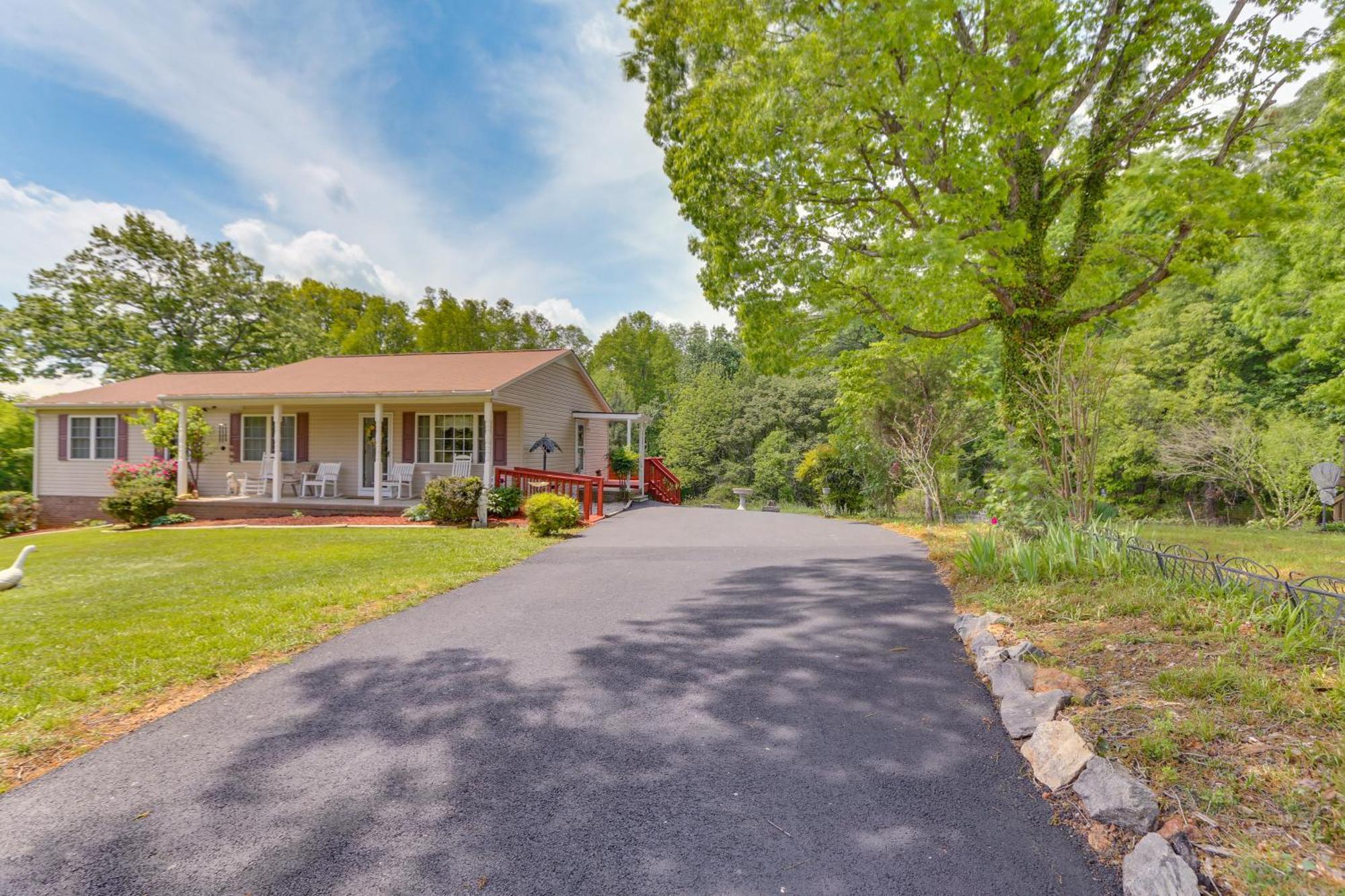 Chatham Getaway With Fireplace, Deck And Gas Grill! Exterior foto